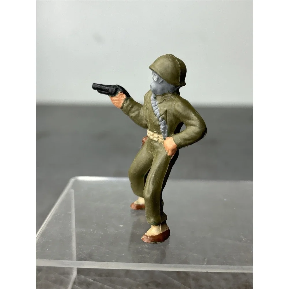 Vintage‎ WWII Painted Plastic Toy Soldier Wearing A Gas Mask Weapon
